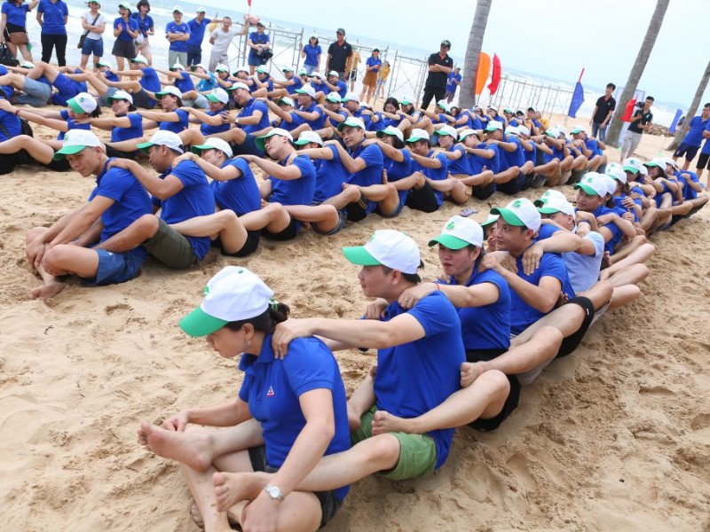 các trò chơi team building ngoài trời